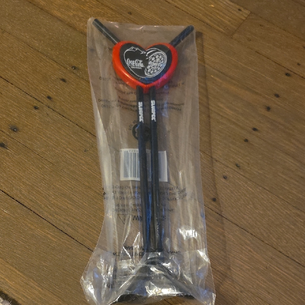 Slurpee 7- Eleven Limited Edition- Heart-Shaped Straw Set CocaCola & Oreo NEW